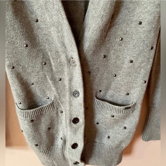 5/$20🛍️ PINK Victoria Secret Grey Gun-Metal Studded Cardigan Size XS - Picture 4 of 10